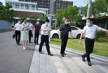 烈日炎炎，領導送信心|閔行區(qū)委委員、區(qū)人民檢察院黨組書記、檢察長胡春健帶隊赴寶開智能開展大走訪、大排查