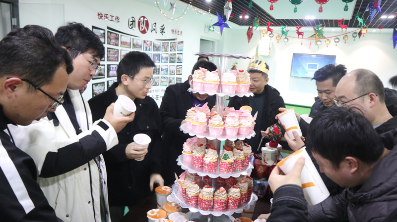 繽紛平安夜，歡樂(lè)圣誕節(jié) | 寶開(kāi)舉辦第四季度員工集體生日會(huì)