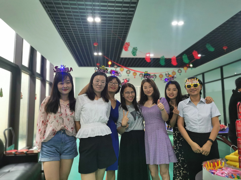 八月集體生日會 | 與久違的祝?；馃嵯嘧?  src="/uploads/allimg/210903/1-210Z3142306314.jpg" /></p>
<p><img alt=