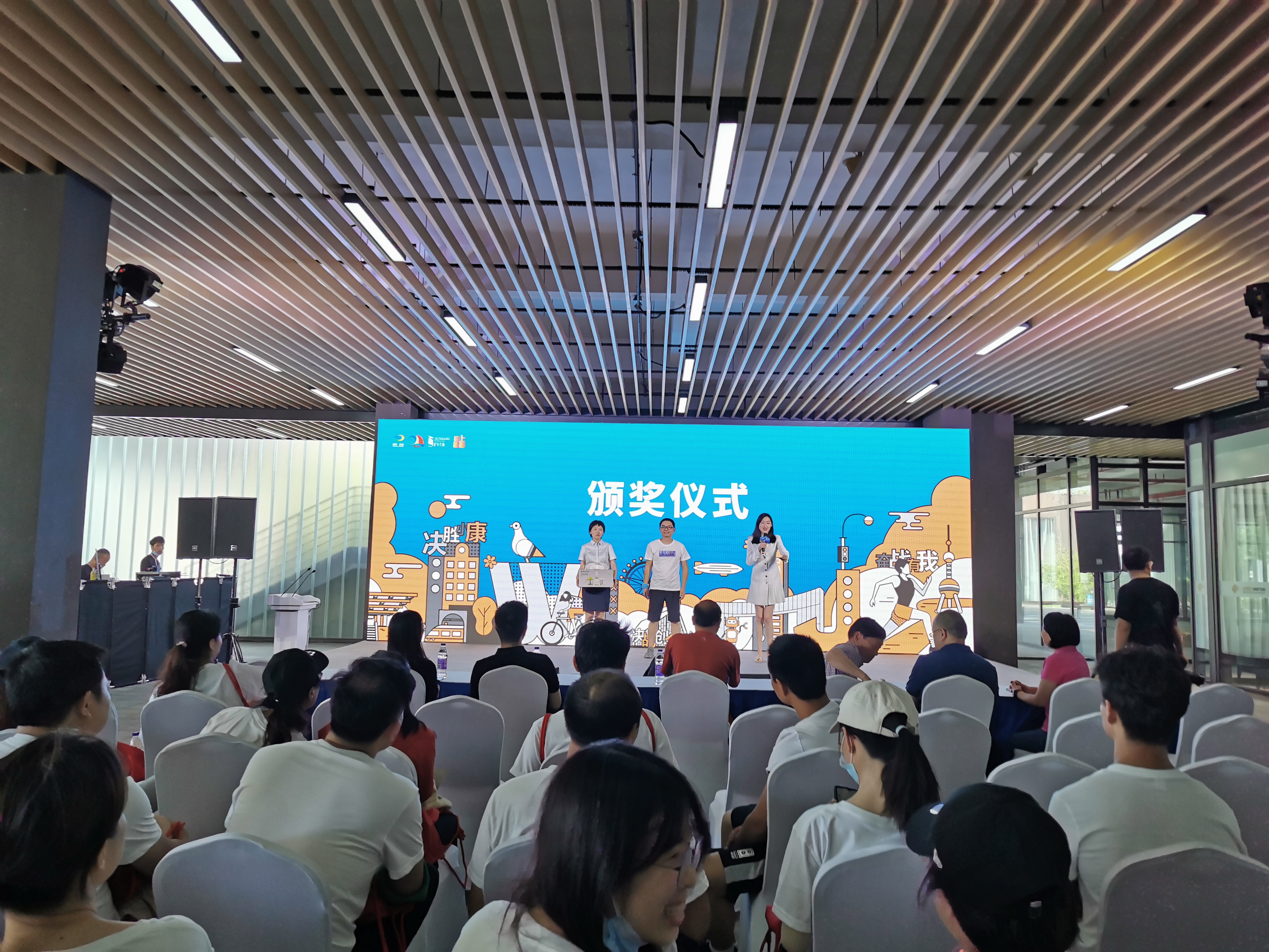 “繁花似涇”城市定向越野活動(dòng) | 金領(lǐng)谷戰(zhàn)隊(duì)奪冠，寶開后浪獻(xiàn)力添彩