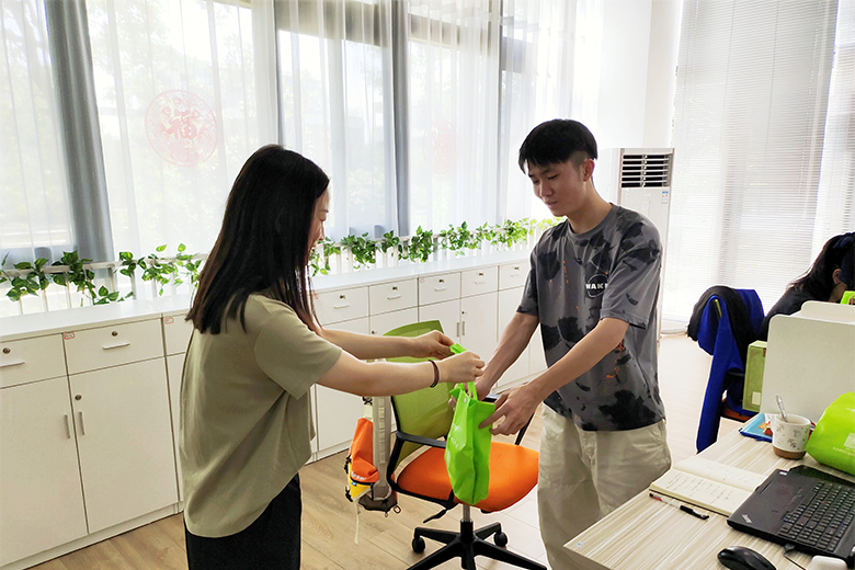 夏送清涼，情系一線｜致高溫下堅(jiān)守崗位的一線員工